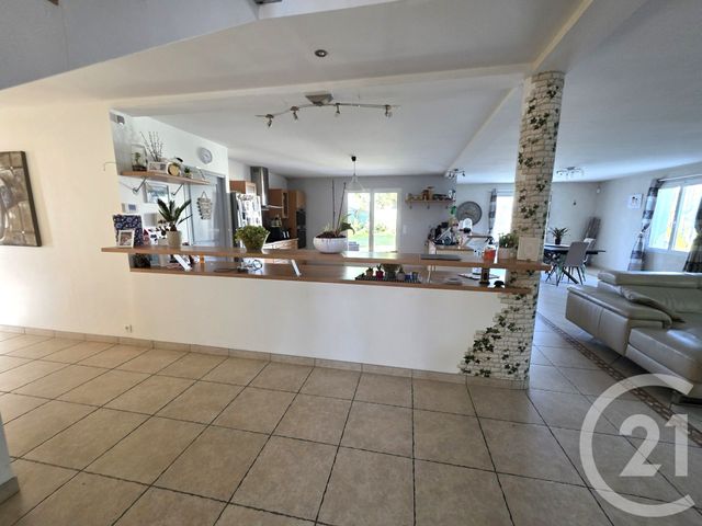 Afficher la photo en grand Maison à vendre - 6 pièces - 242,70 m2 - St Pathus - 77 - ILE-DE-FRANCE